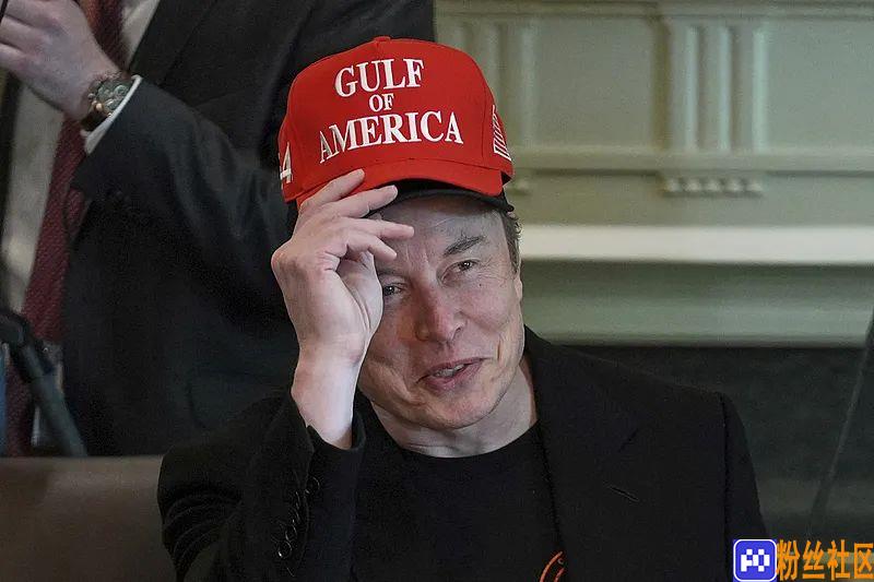 白宫人事动荡，马斯克戴两顶帽子告别